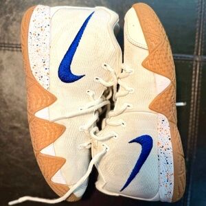 (Clearance) Kyrie Irving 4 Nike Uncle Drew Size 6Y.